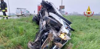 Jesolo, furgone finisce in un fossato: due feriti Jesolo, il furgone finito nel fossato