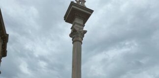 Colonna di Vigo, completato il posizionamento dei paletti dissuasori Colonna di Vigo con i paletti dissuasori