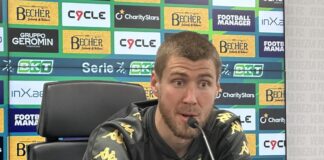 Joronen post Catanzaro: “Grazie ai tifosi, che ci stanno dando tanta energia“ Jesse Joronen, portiere del Venezia FC, in una conferenza stampa - foto Notizieplus