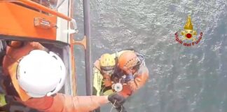 Si ferisce in barca a vela, salvato dai Vigili del Fuoco con l’elicottero Il soccorso in elicottero dei Vigili del Fuoco