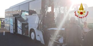 Tir tampona bus in autostrada A4: feriti lievi Autostrada A4, tamponamento tra bus e tir