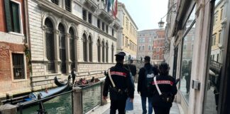Venezia, denunciata 21enne borseggiatrice, già destinataria del foglio di via Carabinieri in azione a Venezia