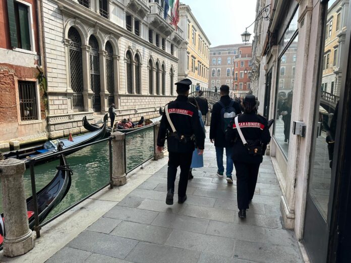 Carabinieri in azione a Venezia