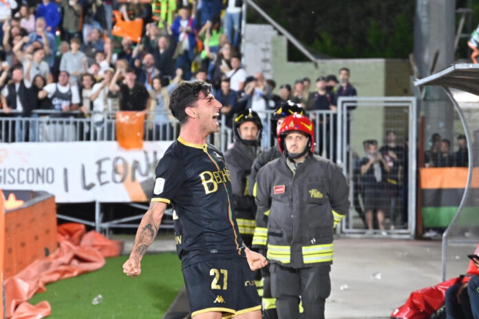 Antonio Candela esulta dopo il goal in Venezia FC-Palermo - foto Andrea Pattaro@Vision