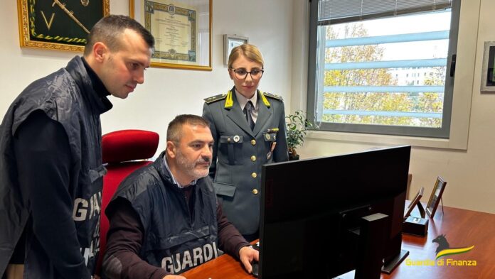 Controlli della GdF contro il lavoro nero Controlli della GdF contro il lavoro nero