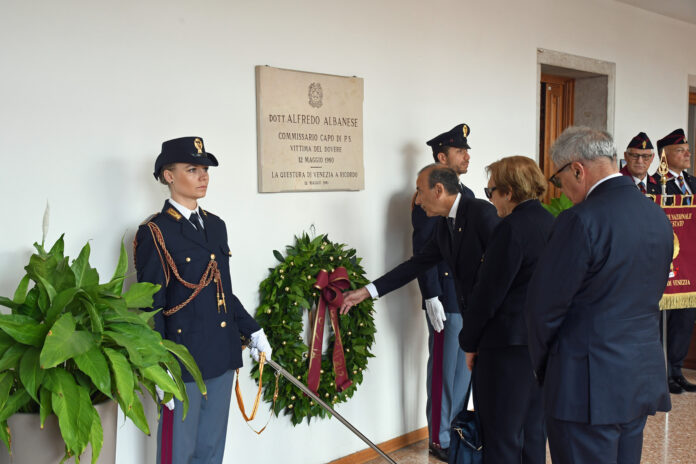 La Polizia di Stato ha ricordato il Vice Questore Aggiunto Alfredo Albanese La Polizia di Stato ha ricordato il Vice Questore Aggiunto Alfredo Albanese