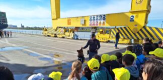 Sicurezza sul lavoro: la Polizia di Frontiera incontra piccoli studenti e lavoratori La Polizia di Frontiera con i piccoli studenti nell'evento "Italia Loves Sicurezza"
