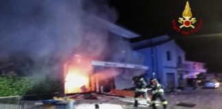 Esploso nella notte il Dolce Caffè di Quinto: forse si tratta di incendio doloso
