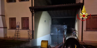 Donna bloccata in casa per un incendio: salvata dai Vigili del Fuoco Donna intrappolata da un incendio, il salvataggio