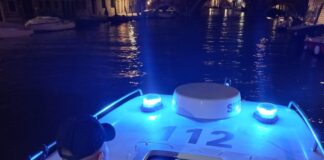 Agli arresti domiciliari, sorpresa dai Carabinieri a Venezia in giro in abito da sera I Carabinieri del Nucleo Natanti di Venezia