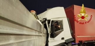 Schianto in tangenziale A57 tra due mezzi pesanti: un ferito Schianto in tangenziale A57 tra due mezzi pesanti