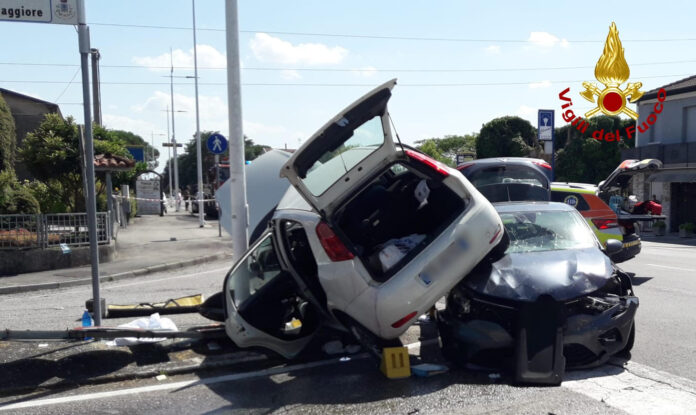 Pianiga, scontro tra due auto Pianiga, scontro tra due auto