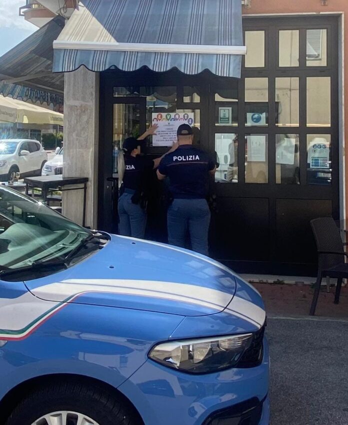 La Polizia di Stato appone i sigilli al bari di via San Donà a Mestre