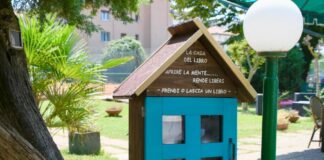 Una casetta dei libri per grandi e piccini al Lido di Venezia La casetta dei libri al Lido di Venezia