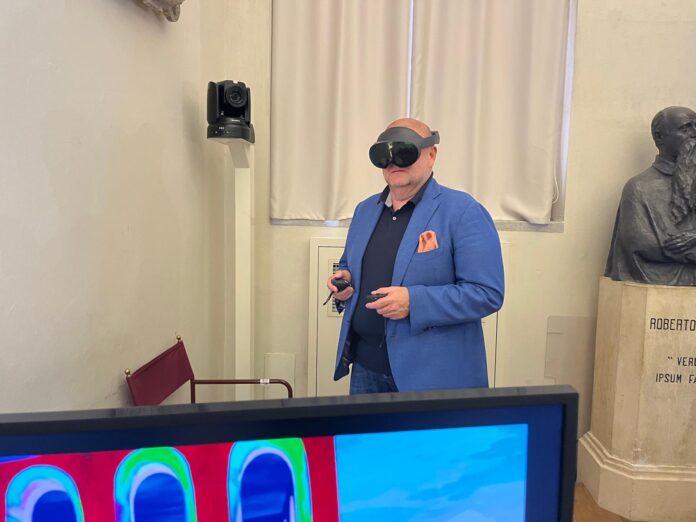 Marcato con visore realta virtuale