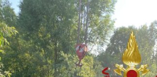 Chioggia, auto finisce nel canale: morti due ventenni Chioggia, il recupero dell'auto finita nel canale