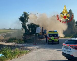 Chioggia, il recupero dell'auto finita nel canale