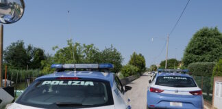 Minacce di morte alla compagna, furti e spaccate nei negozi: espulsi dalla polizia due clandestini Polizia di Stato di Venezia in azione
