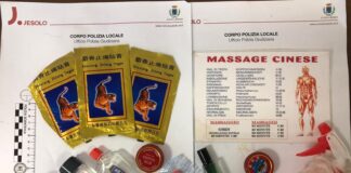 Massaggiatori e trattamenti estetici abusivi, multe e sequestri sull’arenile di Jesolo Prodotti estetici sequestrati dalla Polizia Locale lungo l'arenile di Jesolo
