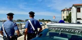 Chioggia, i Carabinieri salvano un uomo che stava per annegare Carabinieri di Chioggia in azione