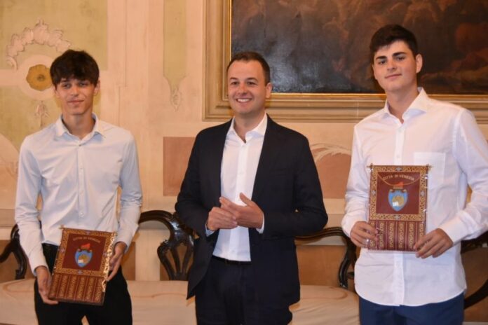 Francesco e Diego con l'Assessore Venturini