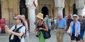 Gruppi accompagnati da guide, da oggi le nuove regole Gruppi turistici accompagnati da guide