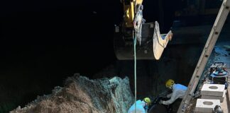 Rottura di una condotta dell’acquedotto, addetti Veritas al lavoro tutta la notte Addetti Veritas mentre riparano la condotta dell'acquedotto - foto Veritas