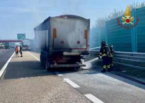 Pianiga, a fuoco un rimorchio in Autostrada A4