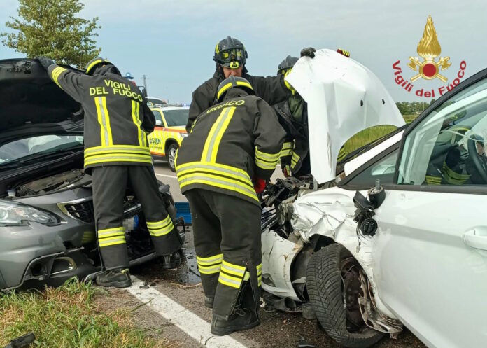 Triestina, scontro tra due auto