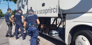 Jesolo, sequestrate borse contraffatte a bordo degli autobus Jesolo, controlli a bordo degli autobus