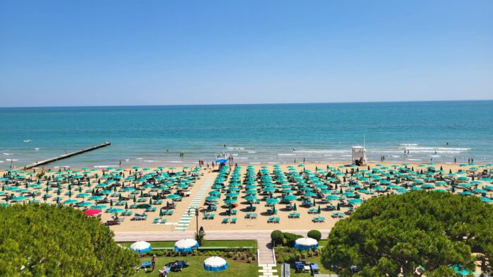 Jesolo, veduta della spiaggia dall'alto