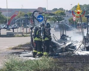 Il camper andato a fuoco a Marghera