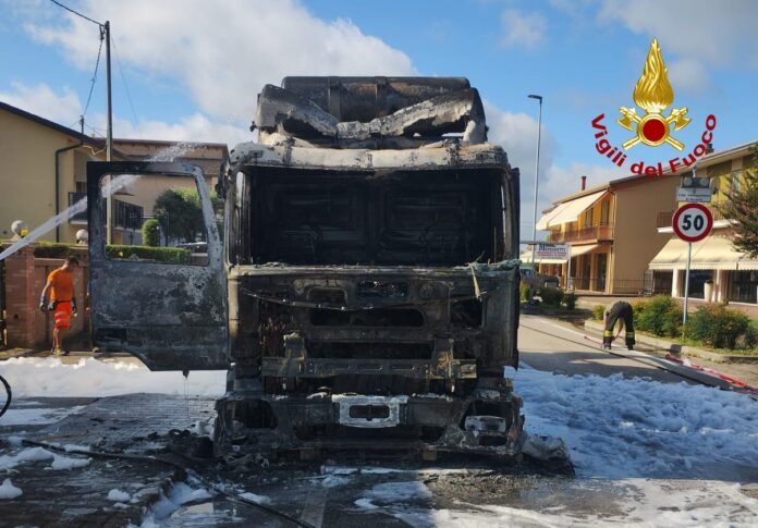 Campolongo Maggiore, il camion autospurgo andato a fuoco