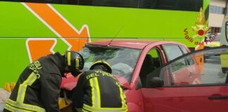 Scontro tra un pullman e un’auto: morto un 83enne Mirano, scontro tra pullman e auto
