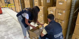 La GdF sequestra 18 milioni di dispositivi medici falsi “Made in Italy” Sequestro dei falsi Made in Italy da parte della GdF