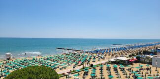 Turismo a Jesolo, recuperate le presenze perse a causa del maltempo Jesolo, la spiaggia vista dall'alto