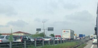 Caos sulla Noalese: incidente tra tre auto paralizza il traffico per ore