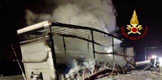 Autostrada A4, semirimorchio in fiamme Il semirimorchio andato a fuoco