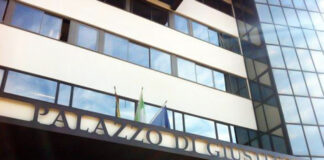 Aggressione shock in studio legale: avvocato picchiato da padre e figlio