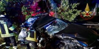 Cavallino-Treporti, escono di strada con l’auto: un morto e un ferito Cavallino-Treporti, i soccorsi dopo l’incidente stradale