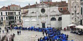 In Campo Santa Maria Formosa “Un’Onda Umana contro la Violenza di Genere” Un’Onda Umana contro la violenza di genere