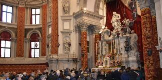 Madonna della Salute, la festa dei veneziani Madonna della Salute, i fedeli in Basilica a Venezia per la Messa solenne