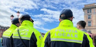Borseggiatori colti in flagranza sul Ponte de le Meravegie e in piazzale Roma Polizia Locale di Venezia in servizio antiborseggi