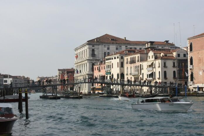 Ponte Votivo per la Festa della Madonna della Salute Ponte Votivo per la Festa della Madonna della Salute