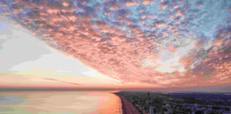 Turismo, a Jesolo dati in linea con il 2023 nonostante il maltempo Jesolo, la spiaggia al tramonto