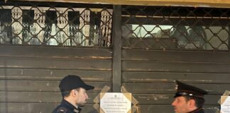 Dolo, il Questore chiude per 7 giorni un locale che ha venduto alcolici a minorenni I poliziotti del Commissariato di Marghera e i Carabinieri della Tenenza di Dolo notificano il provvedimento del Questore