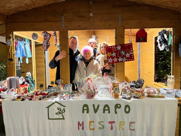 Casetta di Natale della solidarietà Casetta di Natale della solidarietà