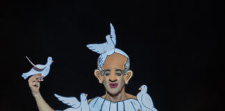 Ennio Marchetto al Teatro Corso con The Living Paper cartoon – Capodanno edition 2025 Ennio Marchetto