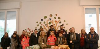 I giocatori della Reyer consegnano alla Casa dell’Ospitalità le coperte raccolte per i senza dimora I giocatori della Reyer consegnano alla Casa dell'Ospitalità le coperte raccolte per i senza dimora