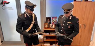 Detenzione di armi clandestine e munizionamento: un arresto e una denuncia Le armi clandestine sequestrate dai Carabinieri